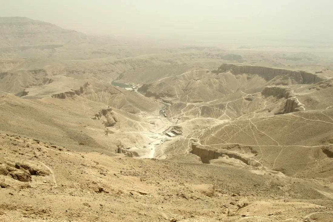 Blick über das Tal der Könige bei Luxor